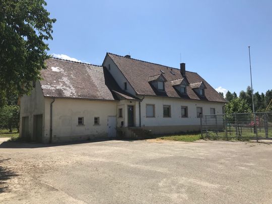 Haus mit Freizeitgelände direkt am Rhein zu verkaufen